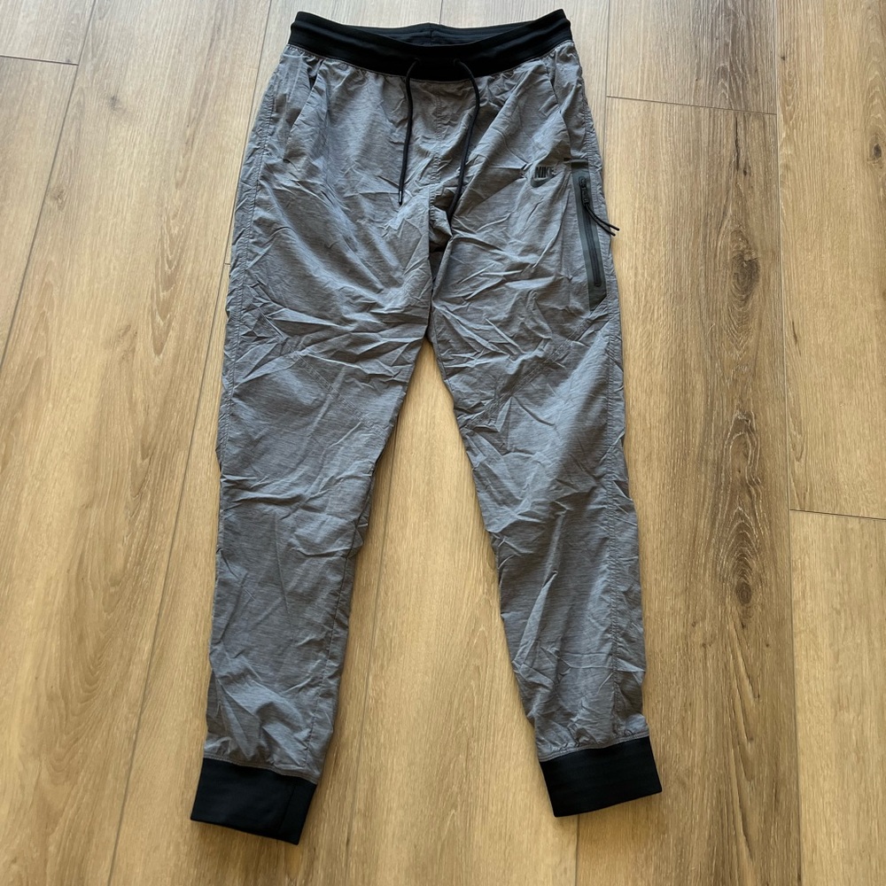 Nike lightweight joggers size small